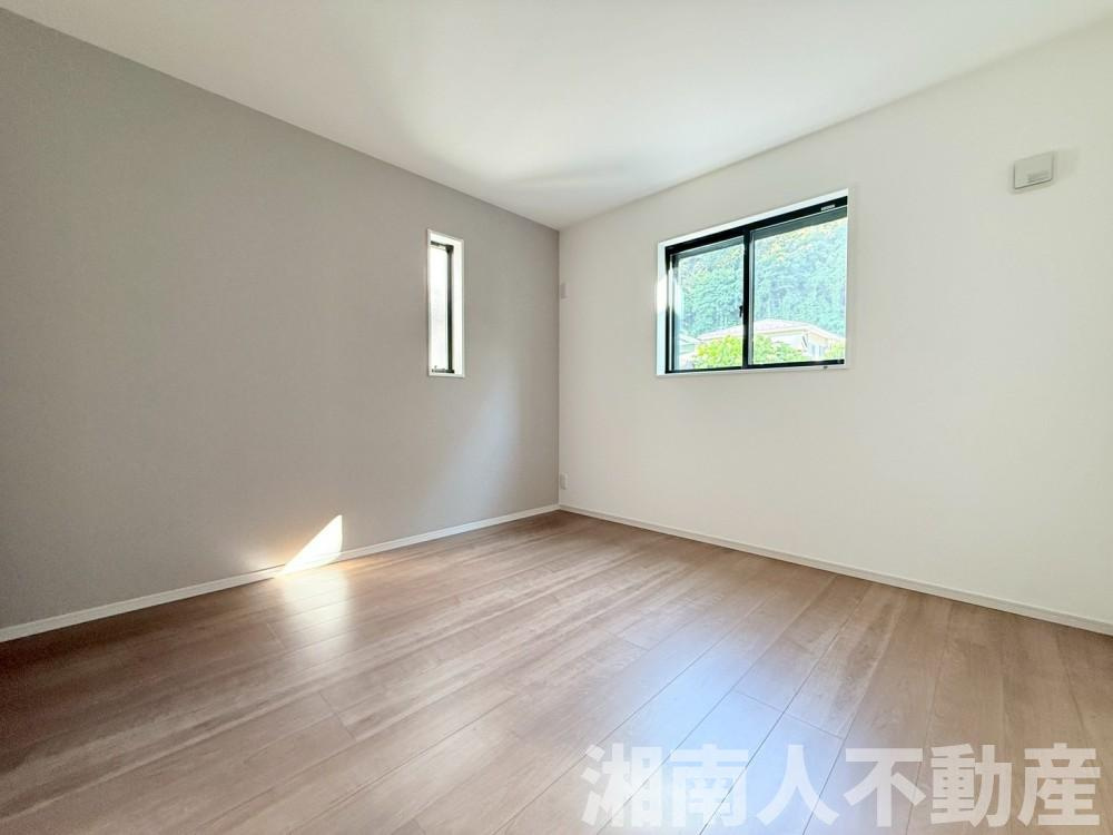逗子市山の根３丁目７５－２新築戸建ての洋室|明るい洋室です