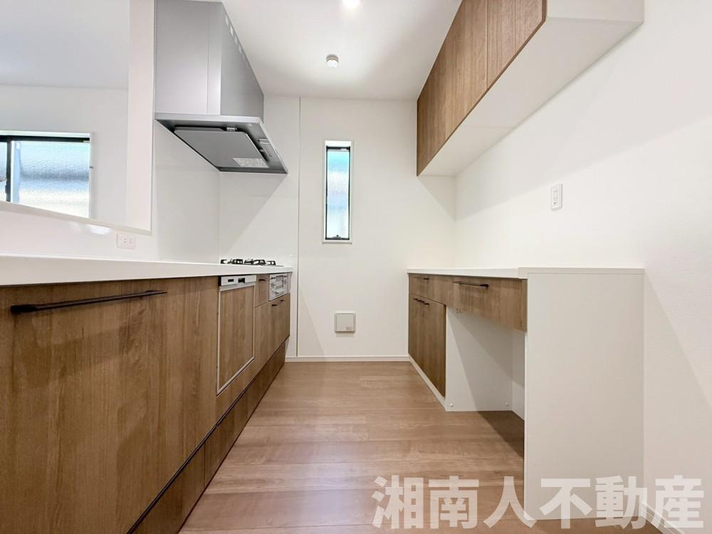 逗子市山の根３丁目７５－２新築戸建てのキッチン|コンパクトなキッチンで掃除もラクラク