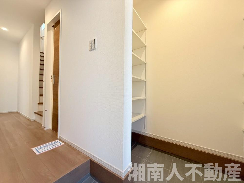 逗子市山の根３丁目７５－２新築戸建ての玄関|玄関です