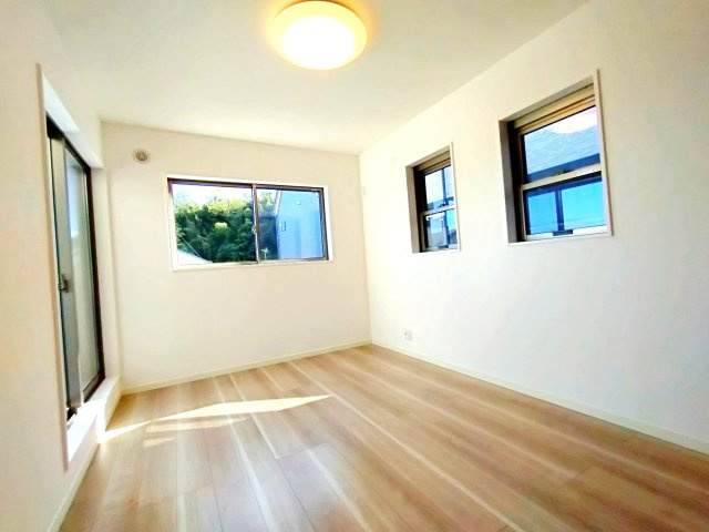 藤沢市白旗四丁目戸建の洋室|落ち着いた色調の洋室です