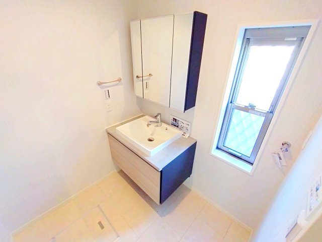 藤沢市白旗四丁目戸建の独立洗面台|使いやすい独立洗面台です