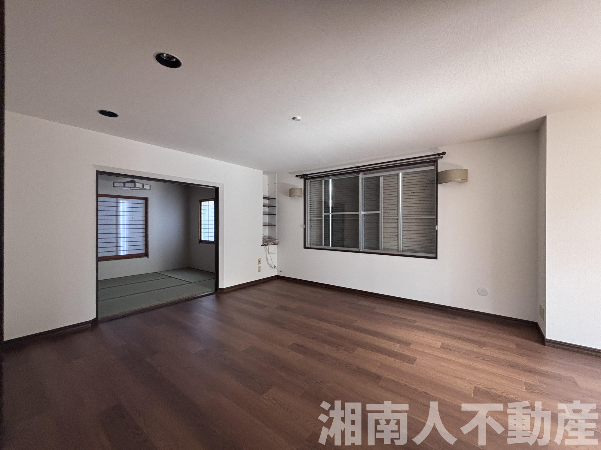 茅ケ崎市浜須賀４－１２戸建の居間・リビング|こちらの居間で趣味の時間をお楽しみください