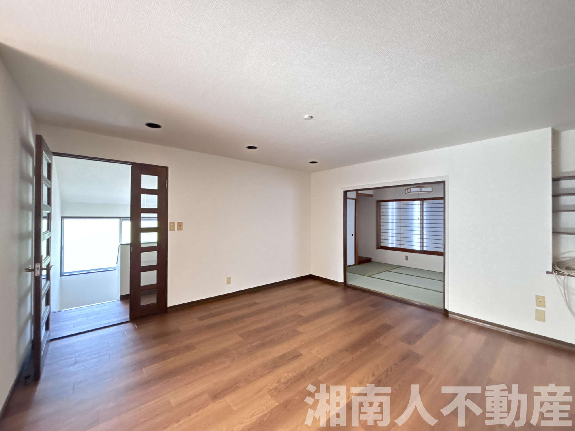 茅ケ崎市浜須賀４－１２戸建の居間・リビング|リビングです