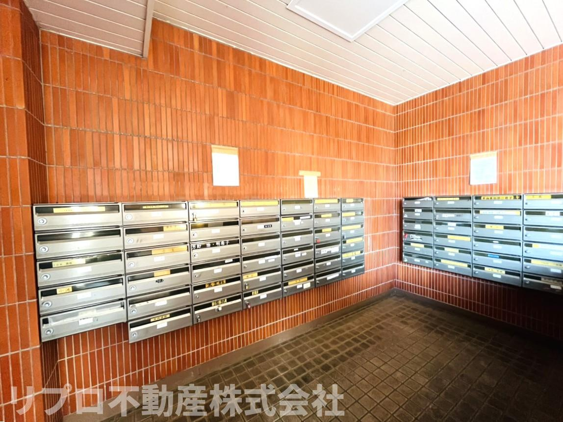 北柏ライフタウン3号棟1階のその他共用部分|郵便受けもすぐに確認できます