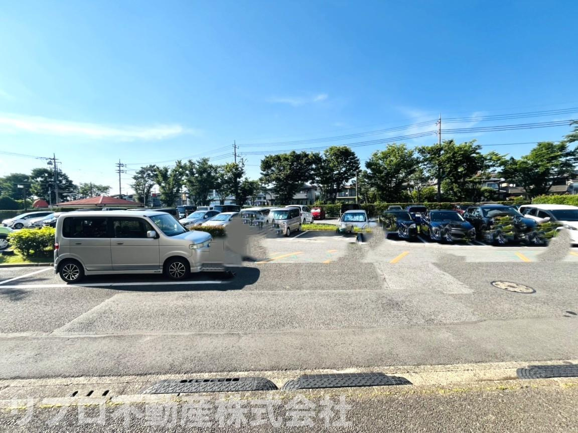 北柏ライフタウン3号棟1階の駐車場|敷地内駐車場は現在空きあり（要確認）