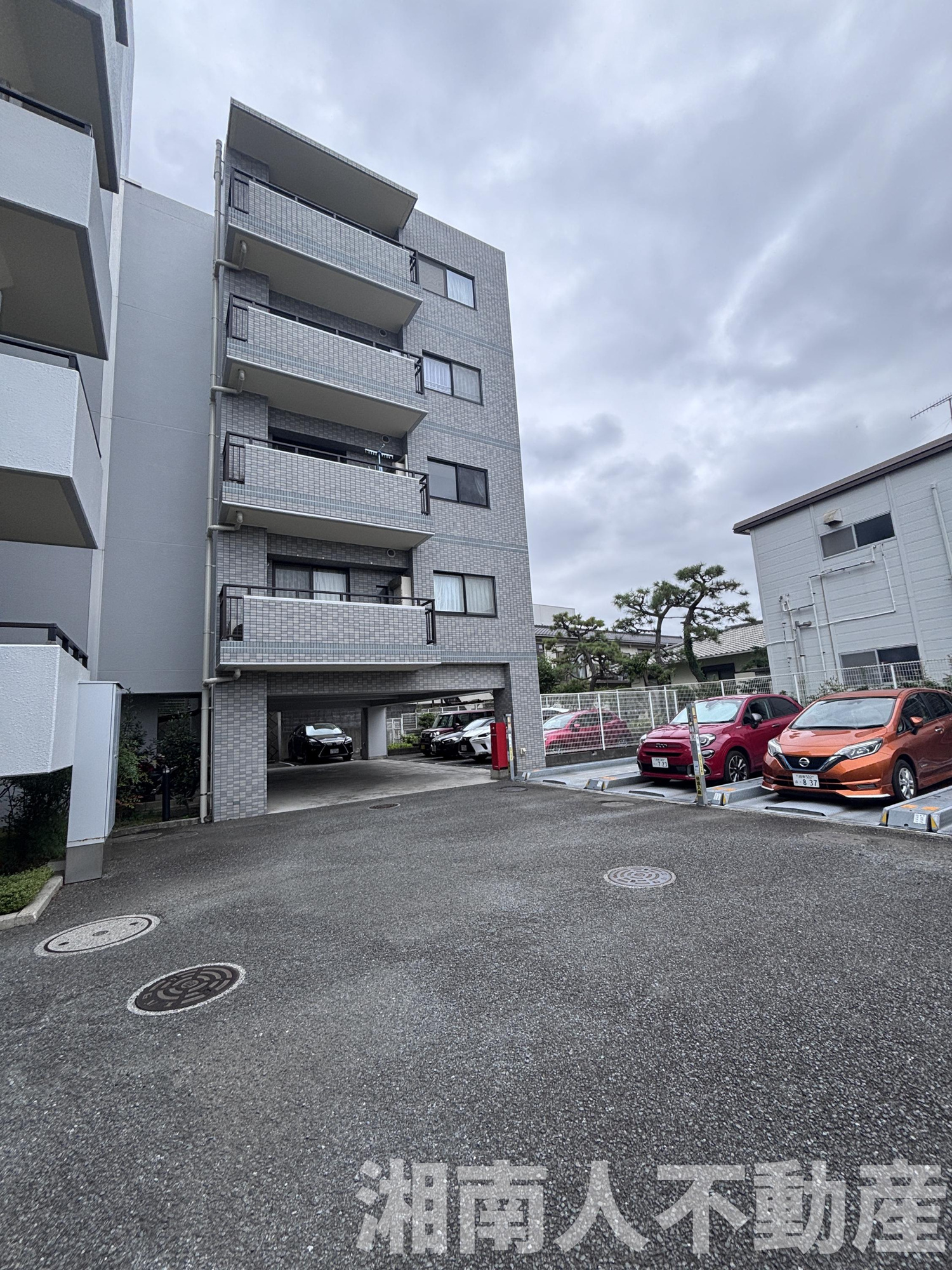 レゾン茅ヶ崎中海岸の駐車場|駐車場に車を止められます