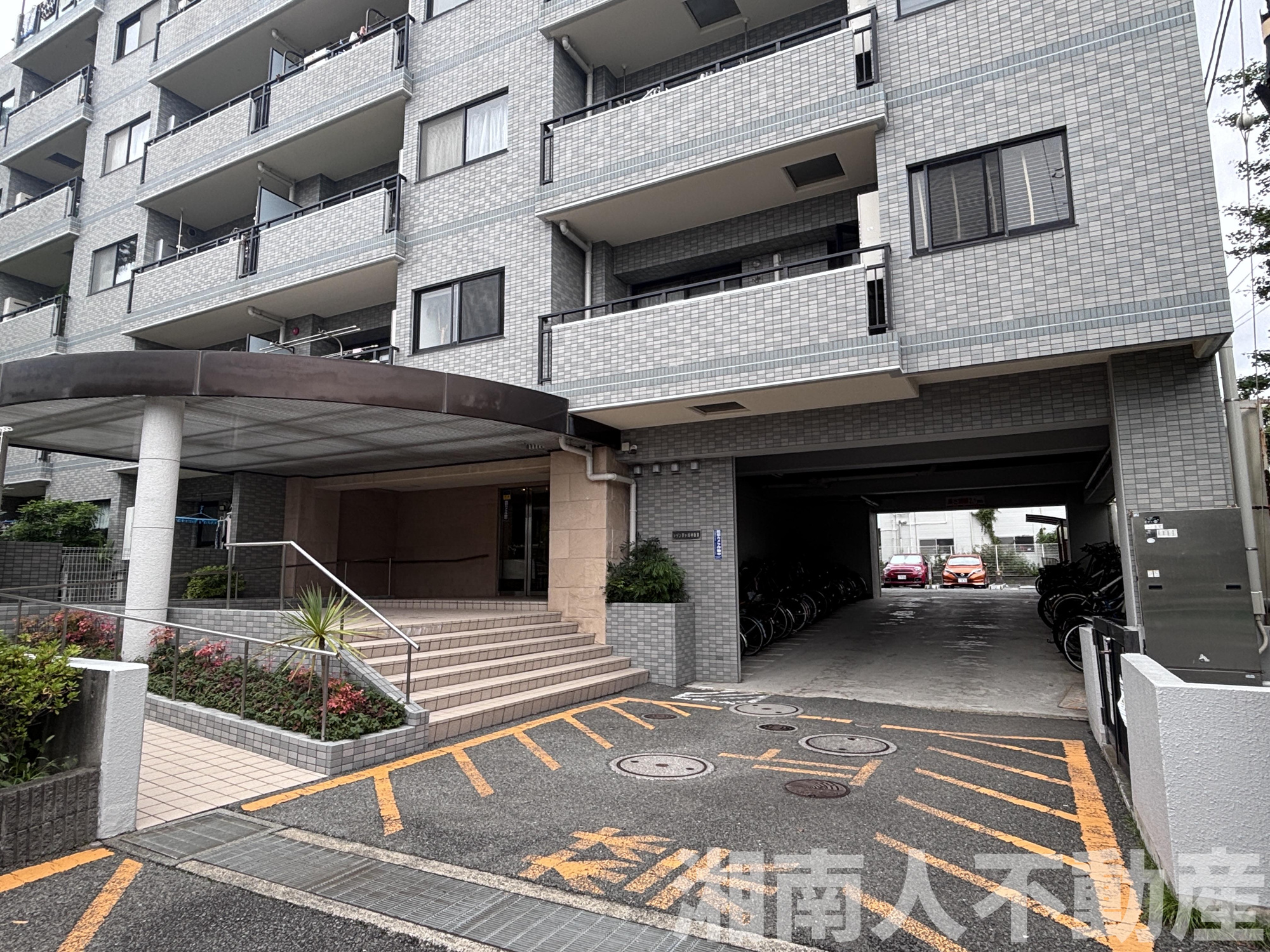 レゾン茅ヶ崎中海岸のエントランス|建物の内部です
