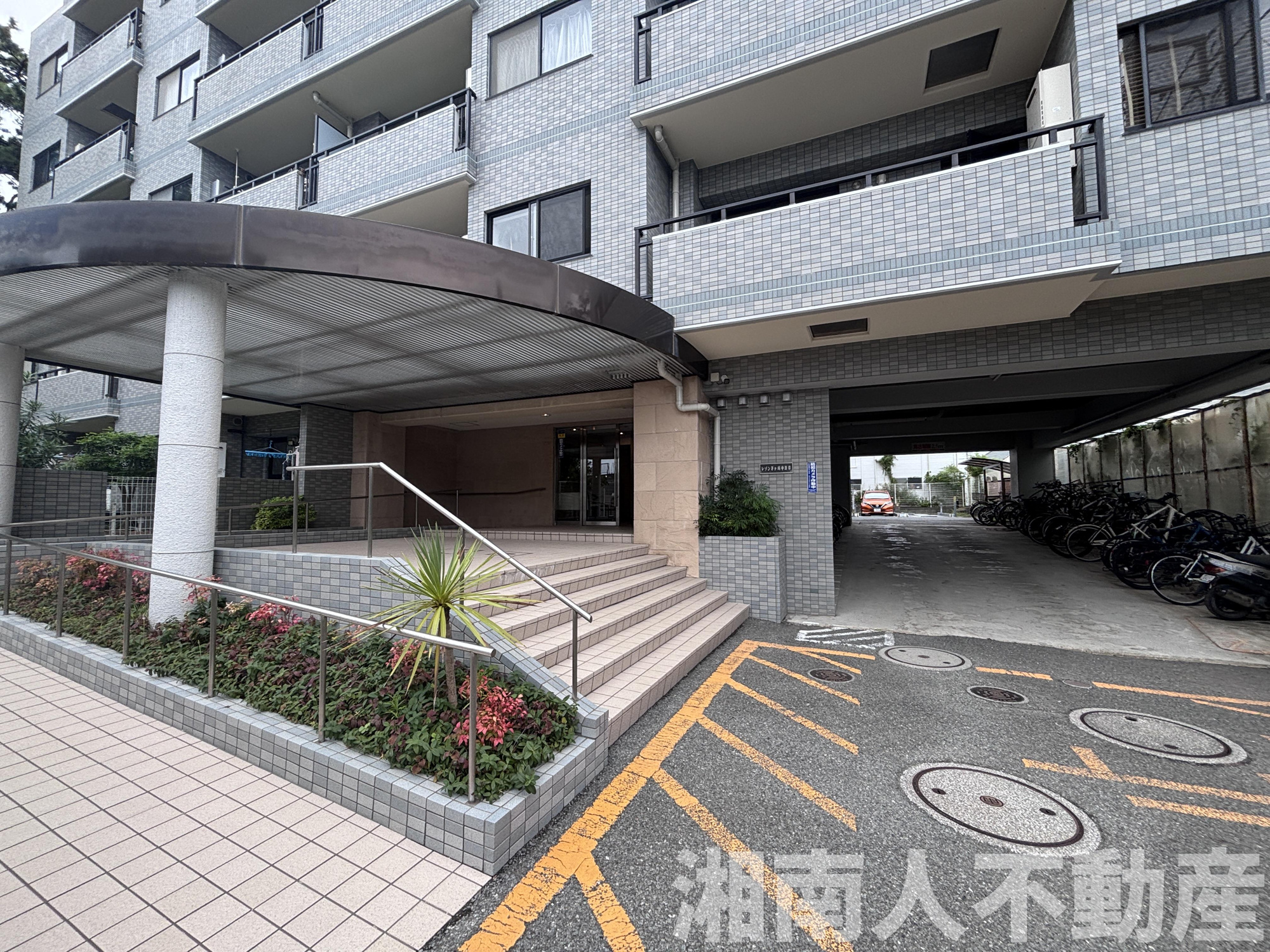 レゾン茅ヶ崎中海岸のエントランス|清潔なエントランスです