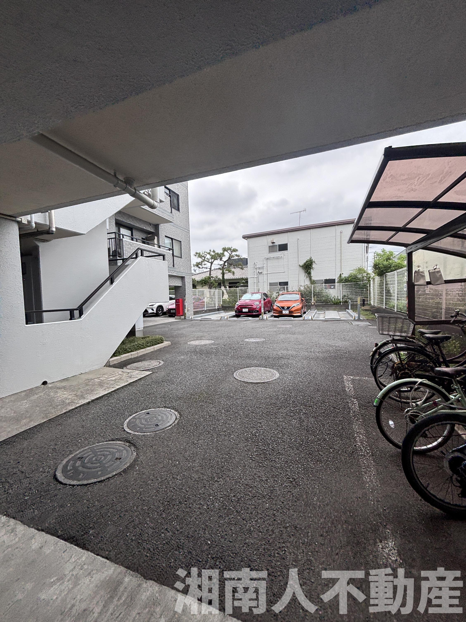 レゾン茅ヶ崎中海岸の駐車場|駐車場があるので、車を買う予定の方も安心です