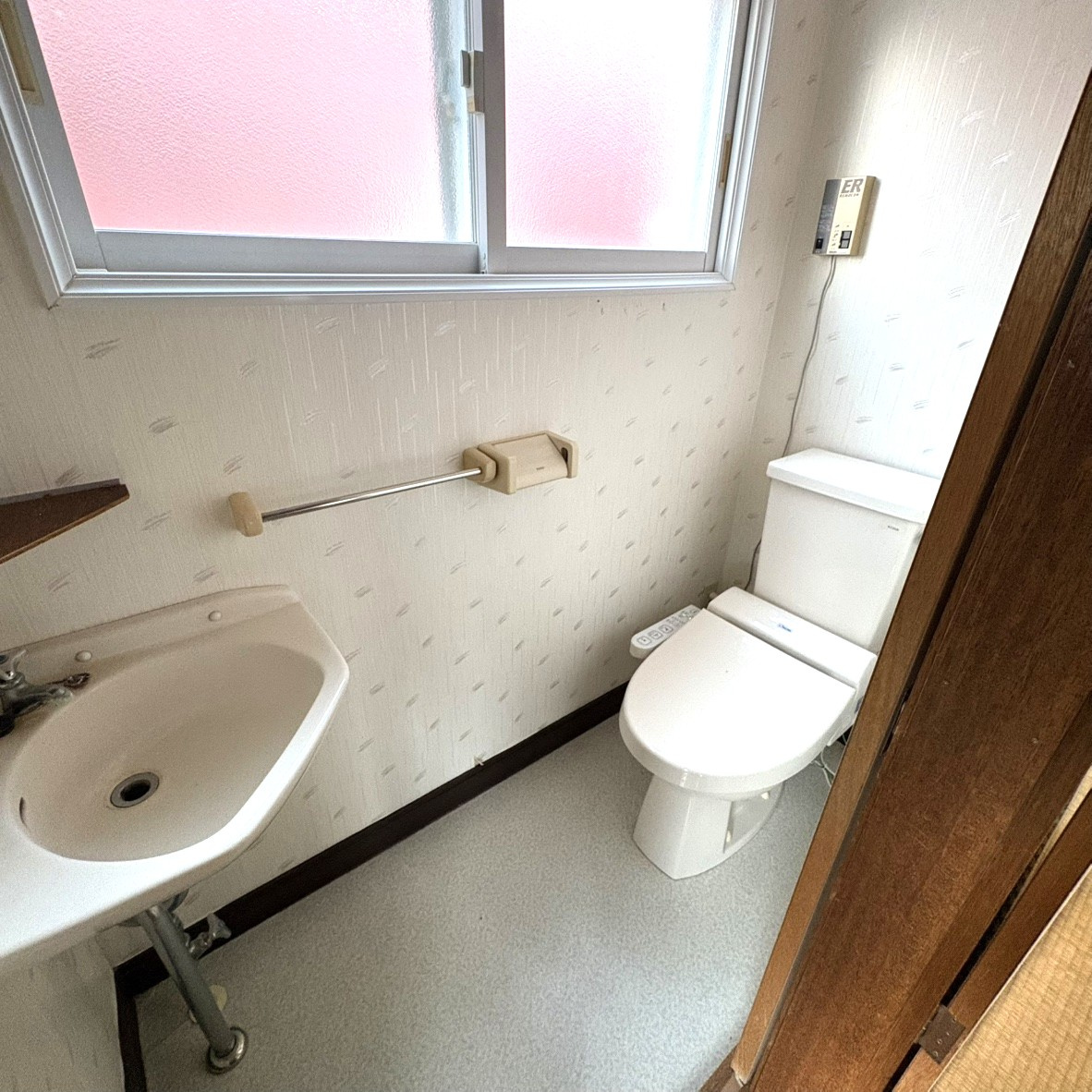 室蘭市水元町4-21　中古住宅のトイレ