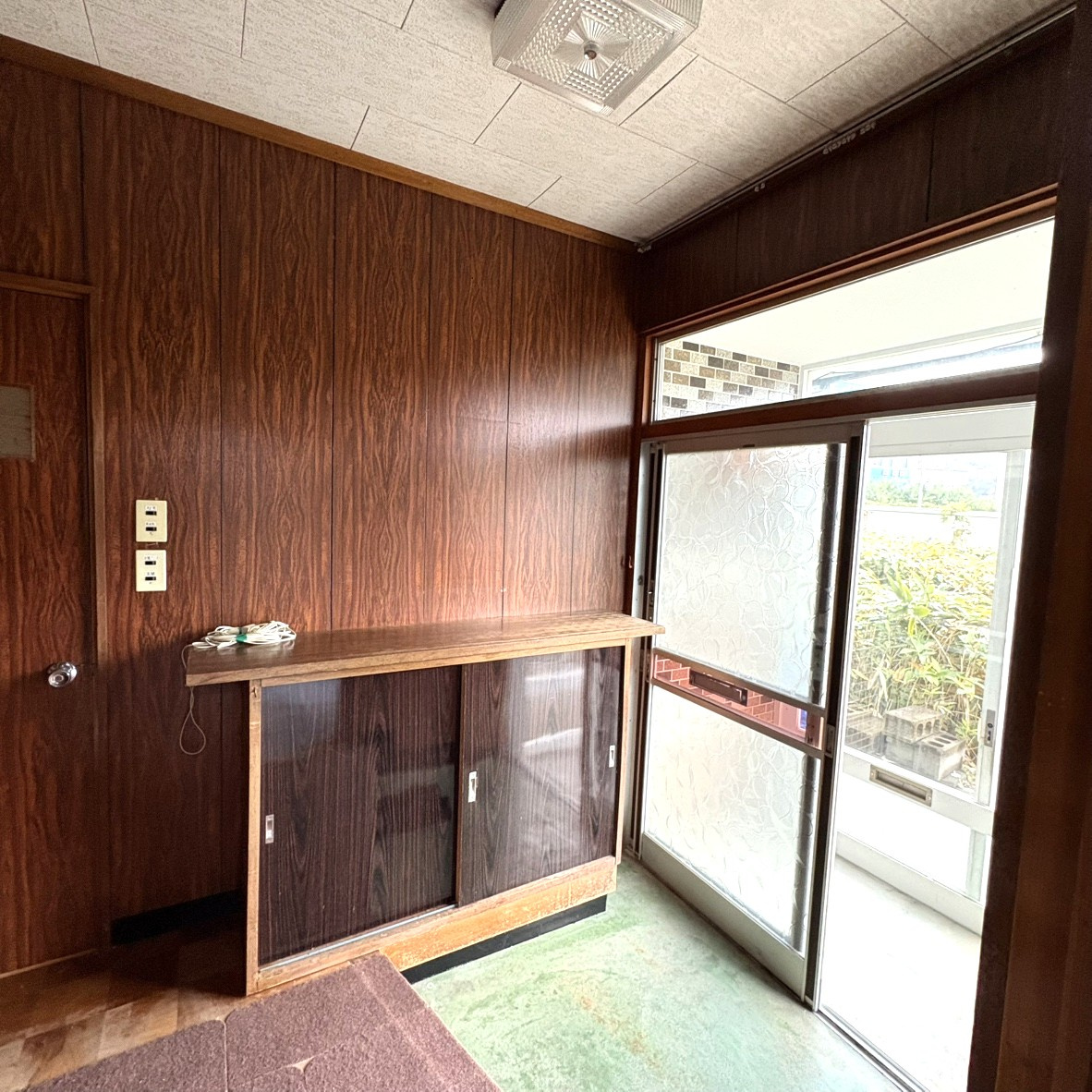 室蘭市水元町4-21　中古住宅の玄関