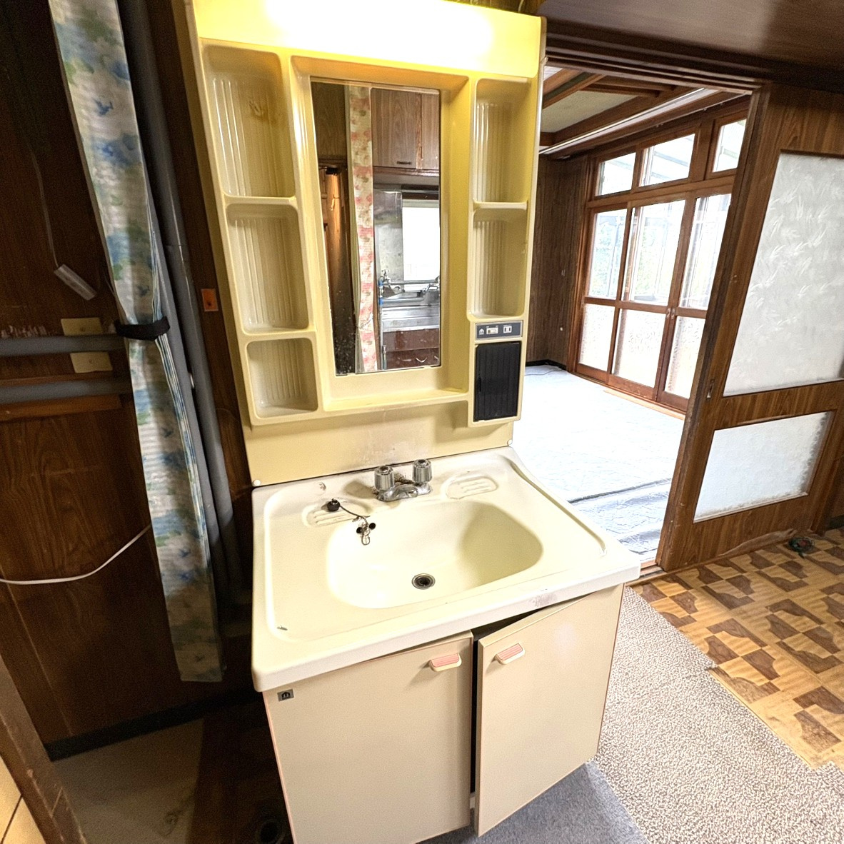 室蘭市水元町4-21　中古住宅の独立洗面台