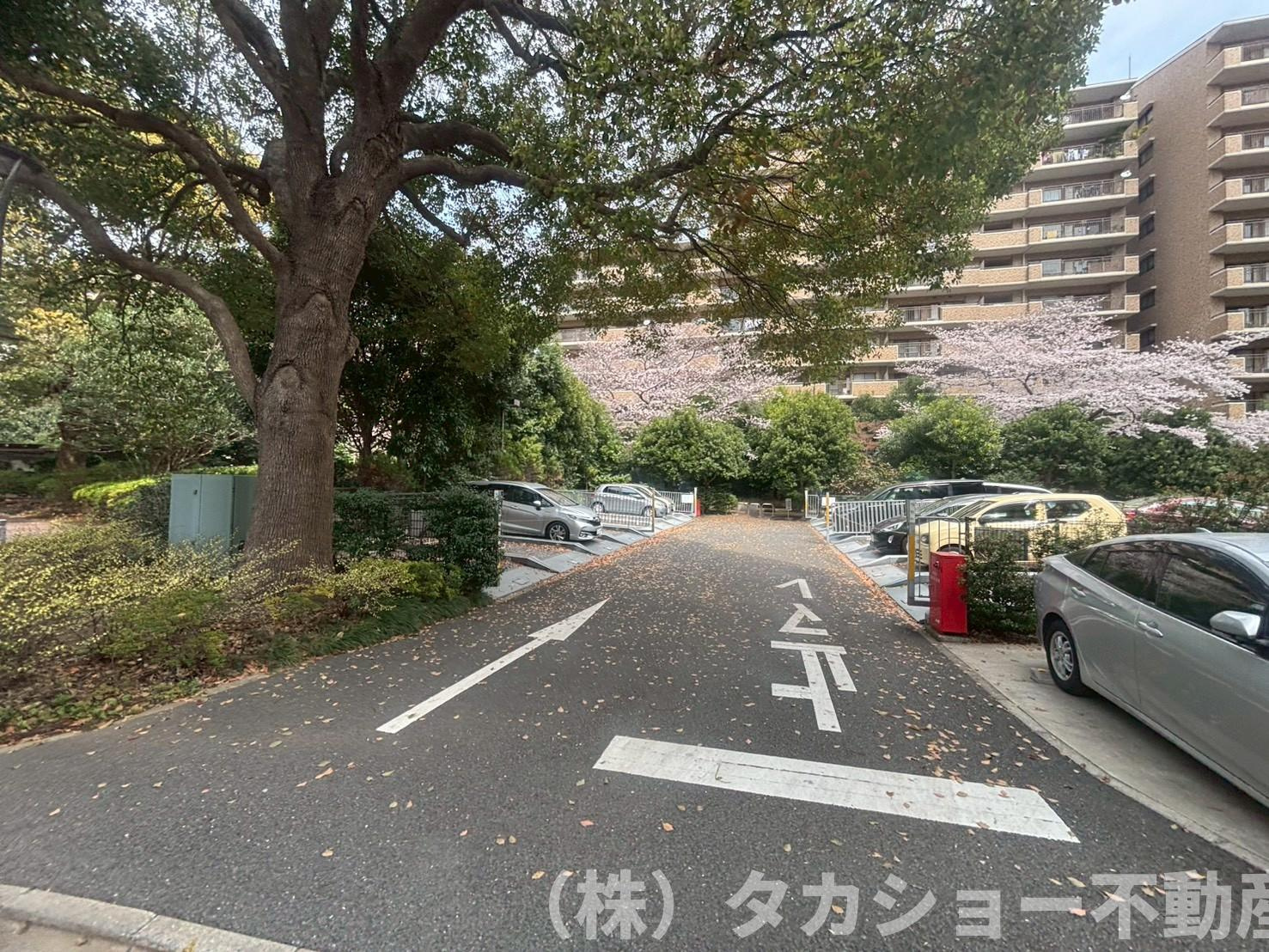 ヴィルフォーレ稲毛　6番館の駐車場