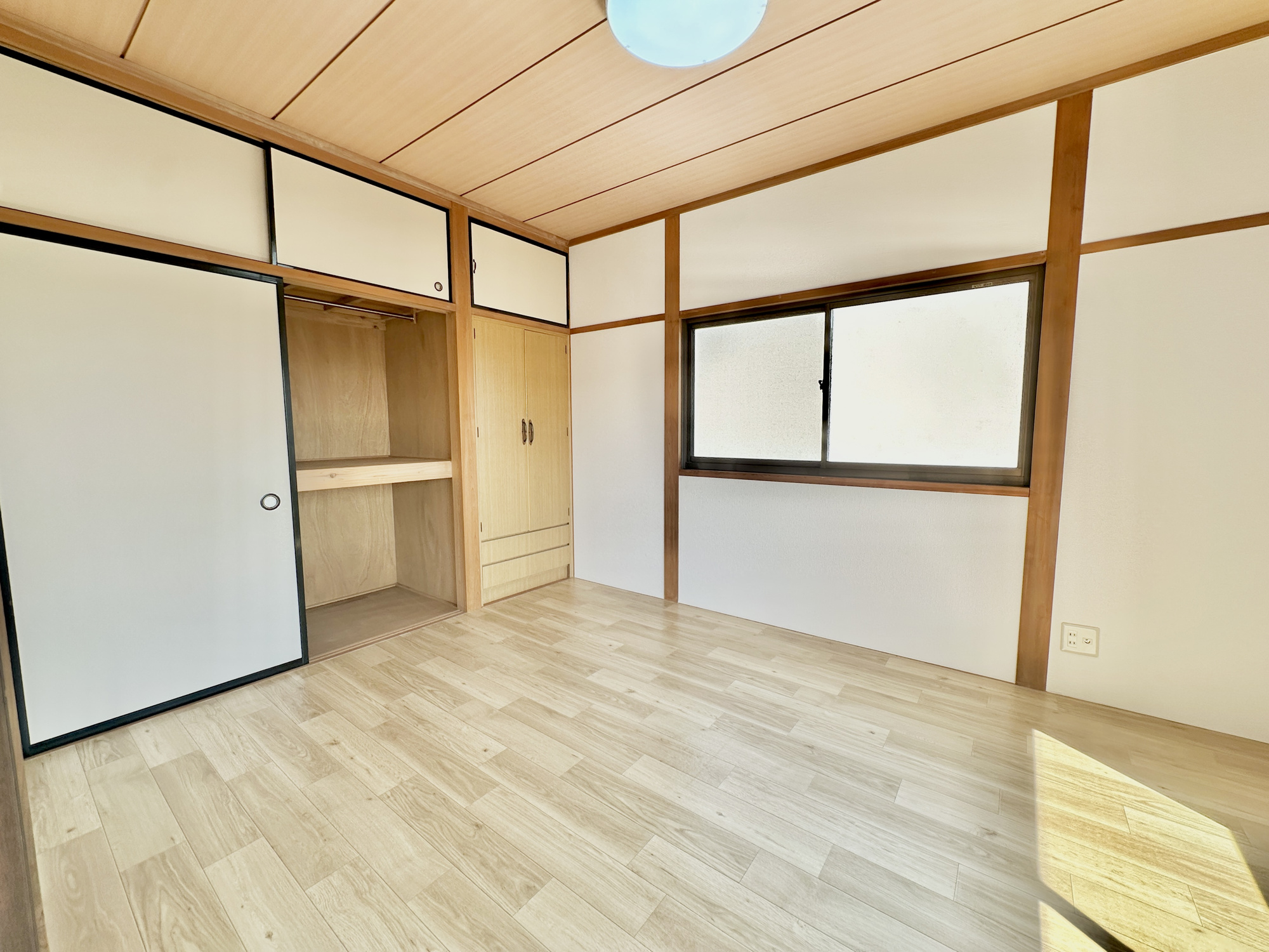 足利市山川町の中古一戸建の洋室|家族一人ひとりの大切なプライベート空間。趣味に合わせて使って頂けるようシンプルに仕上げてあります。暮らし心地を大きく左右する収納を、適材適所に配置し使い勝手を考慮しました。