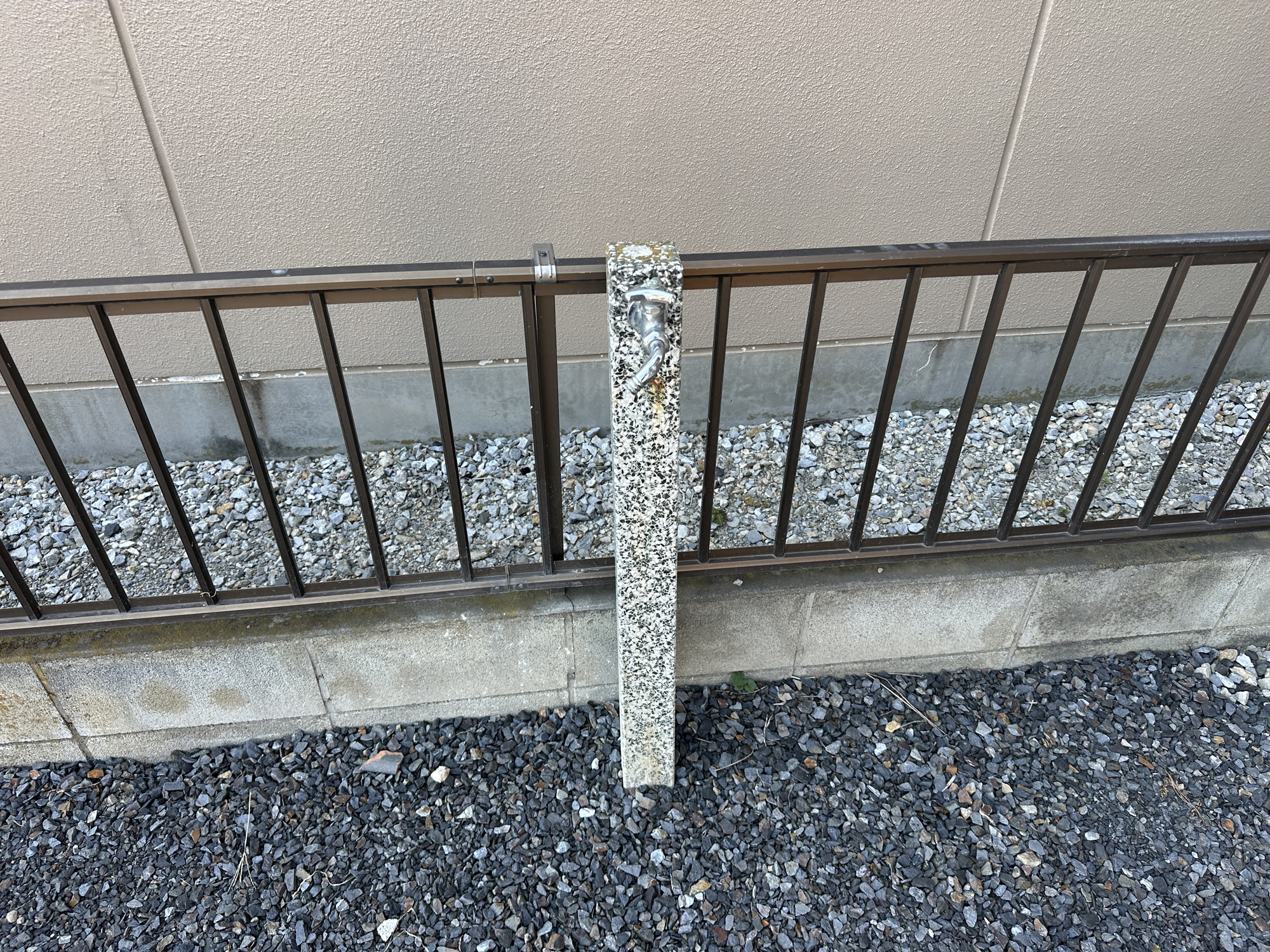 足利市山川町の中古一戸建の設備|お庭には、立水栓があるのでお子様のお庭遊び後もすぐに手洗いが可能です♪洗車をするのにも便利な位置にあります！