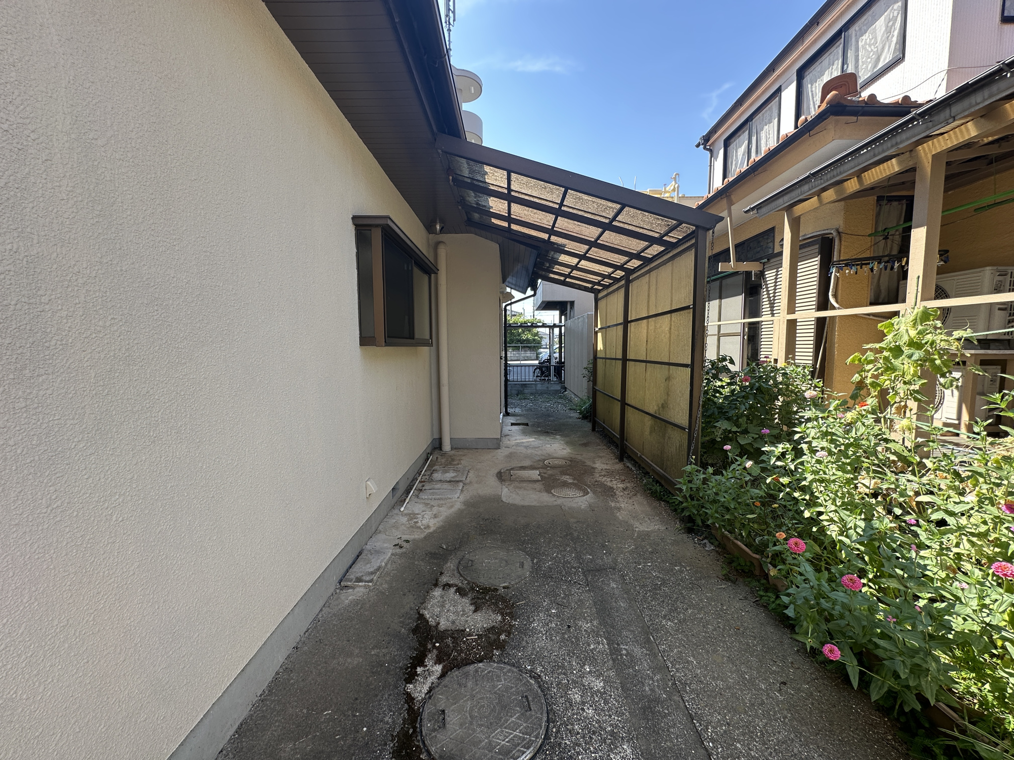 足利市山川町の中古一戸建の設備|家の裏にもスペース付き！バイクや自転車などを置いておくのにちょうどいい空間ですね♪