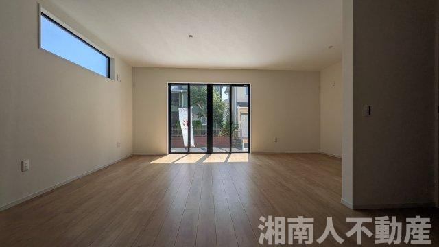 藤沢市片瀬４丁目２２１６－６０新築戸建ての洋室|コンパクトで使いやすい洋室です
