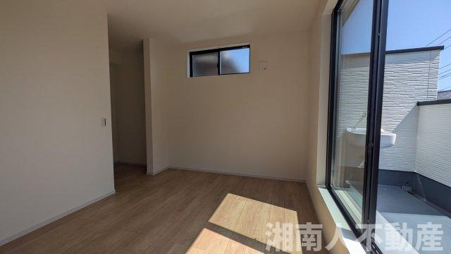 藤沢市片瀬４丁目２２１６－６０新築戸建ての洋室