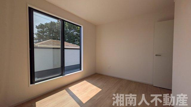 藤沢市片瀬４丁目２２１６－６０新築戸建ての洋室|ゆったりした洋室です