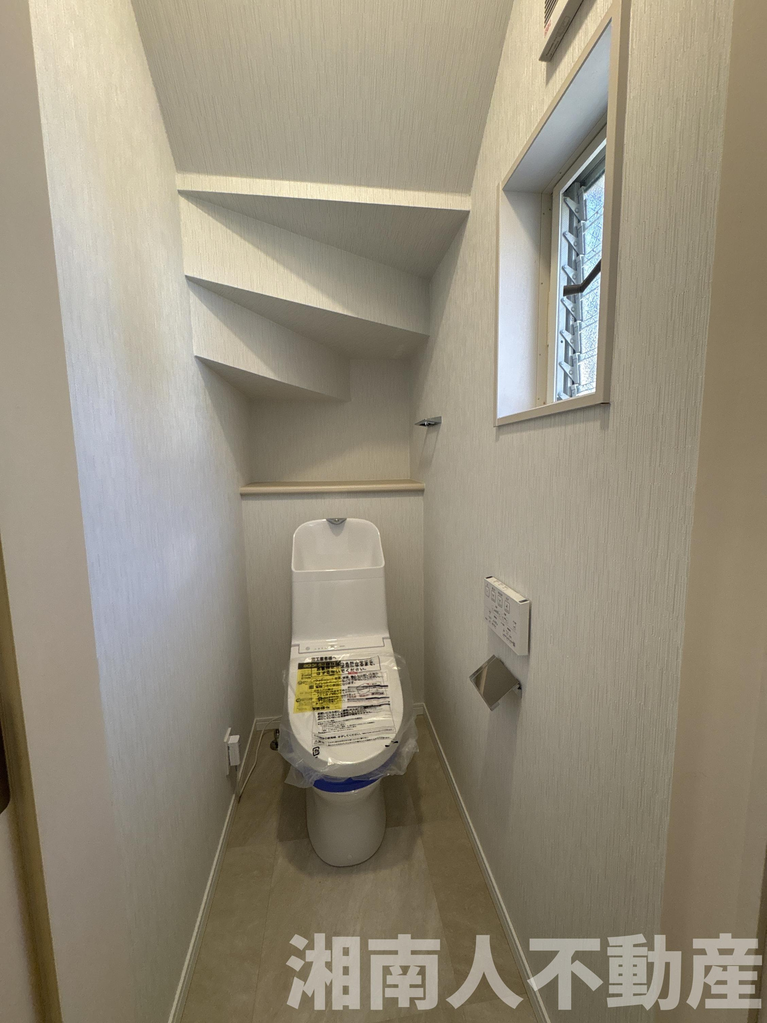 茅ヶ崎市松林一丁目戸建のトイレ|落ち着いた色調のトイレです