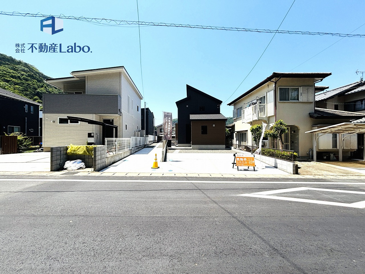 リナージュ　清水町徳倉第1期　全2棟　新築戸建ての前面道路含む現地写真|●駐車スペース●
２台以上駐車可能♪
並列駐車のため、車の出し入れが楽々♪