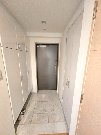 エルシア四条麩屋町の玄関