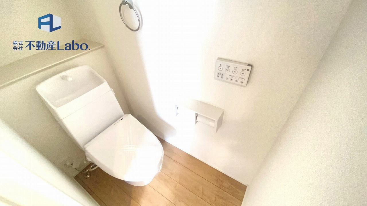 リナージュ　清水町徳倉第1期　全2棟　新築戸建てのトイレ|●トイレ●
１階、２階それぞれに温水洗浄便座となっております♪