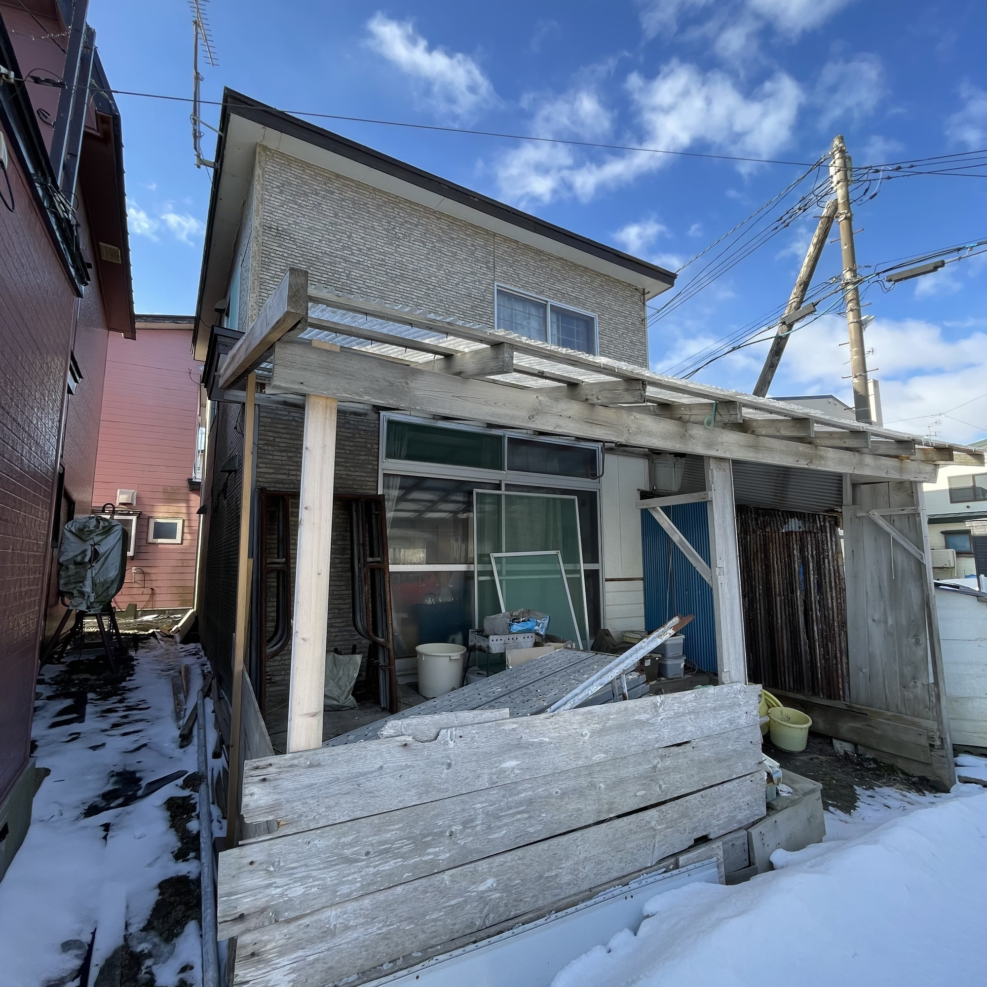 登別市大和町2丁目27-53　中古住宅の前面道路含む現地写真