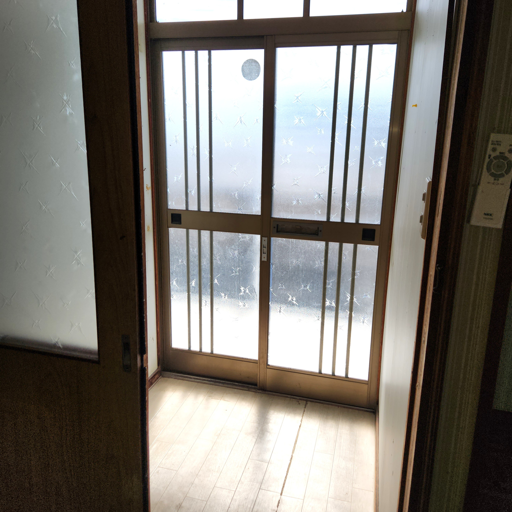登別市常盤町2丁目15-3　ハイツTAKAの玄関