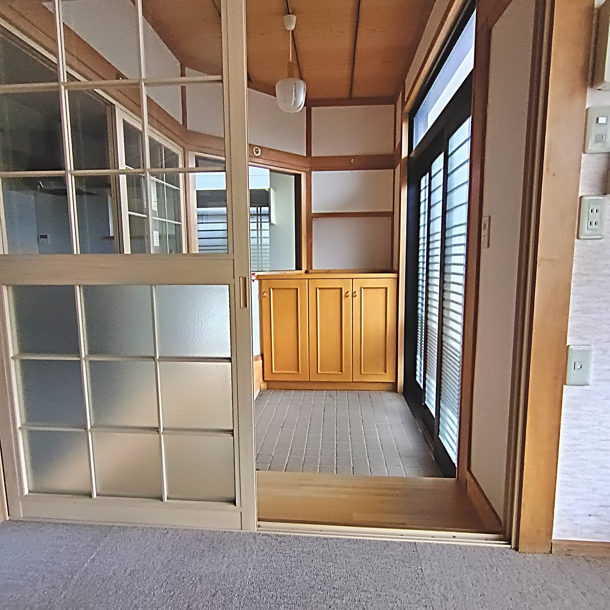 伊達市南稀府町155-13　中古住宅の玄関