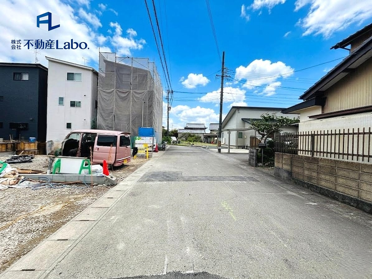 リーブルガーデン 清水区蜂ヶ谷　全3棟の前面道路含む現地写真|完成へ向けて建築が進行中♪
現地で住まいの雰囲気をご確認いただけます♪