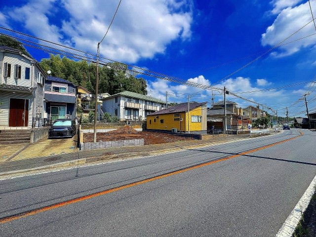 横浜市青葉区鉄町　新築戸建【仲介手数料無料】カースペース2台の前面道路含む現地写真