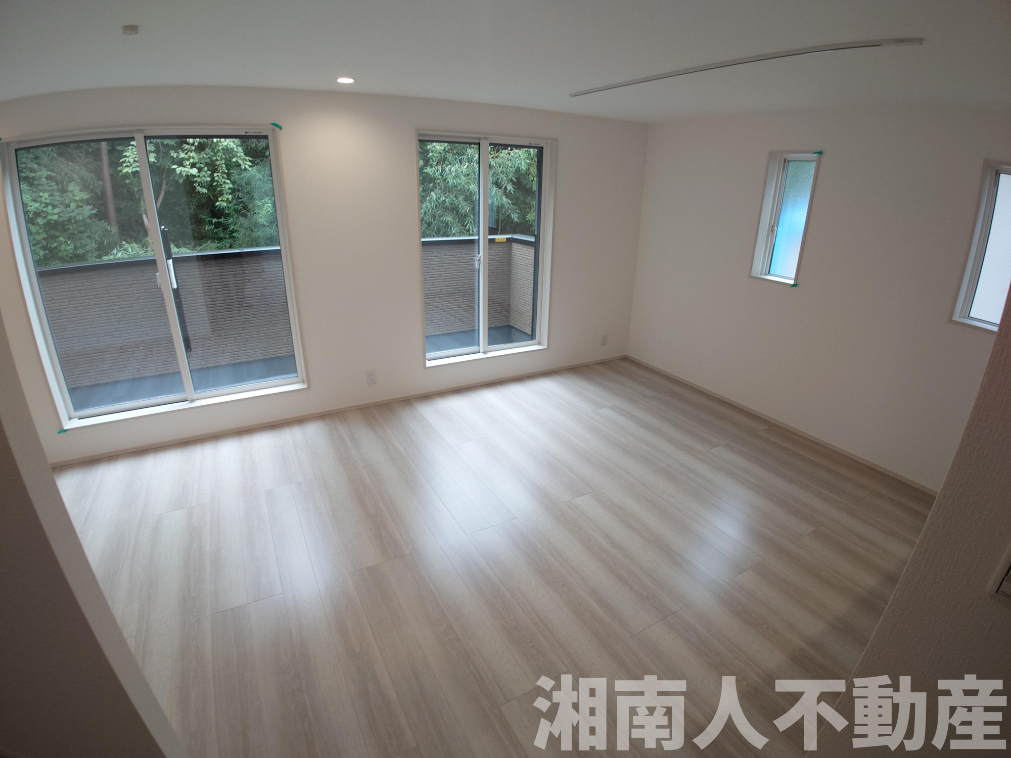 平塚市高根１丁目１８－１８新築戸建ての居間・リビング|ゆったりとしたリビングです