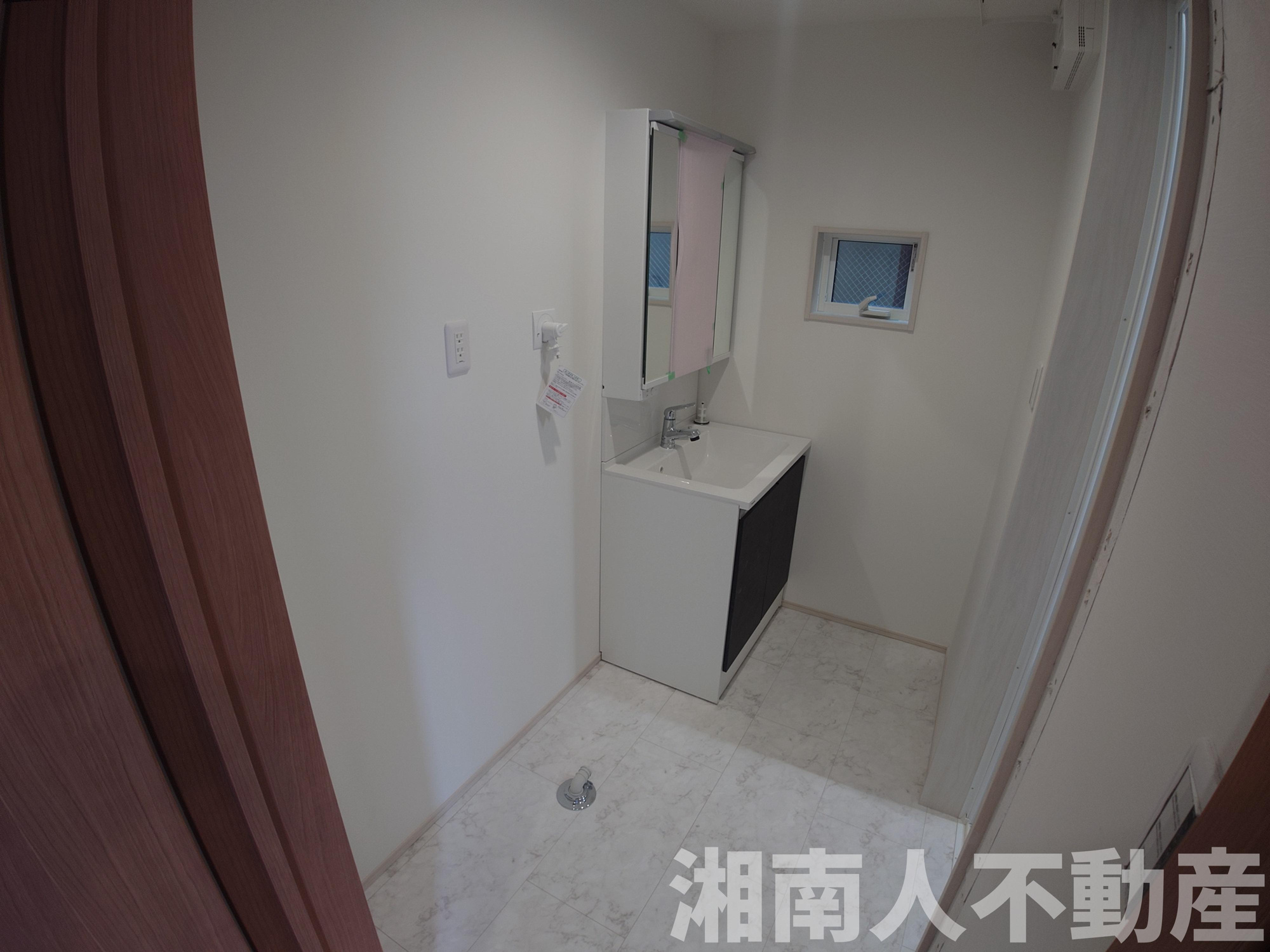平塚市高根１丁目１８－１８新築戸建ての独立洗面台|独立洗面台、朝の身支度には欠かせません