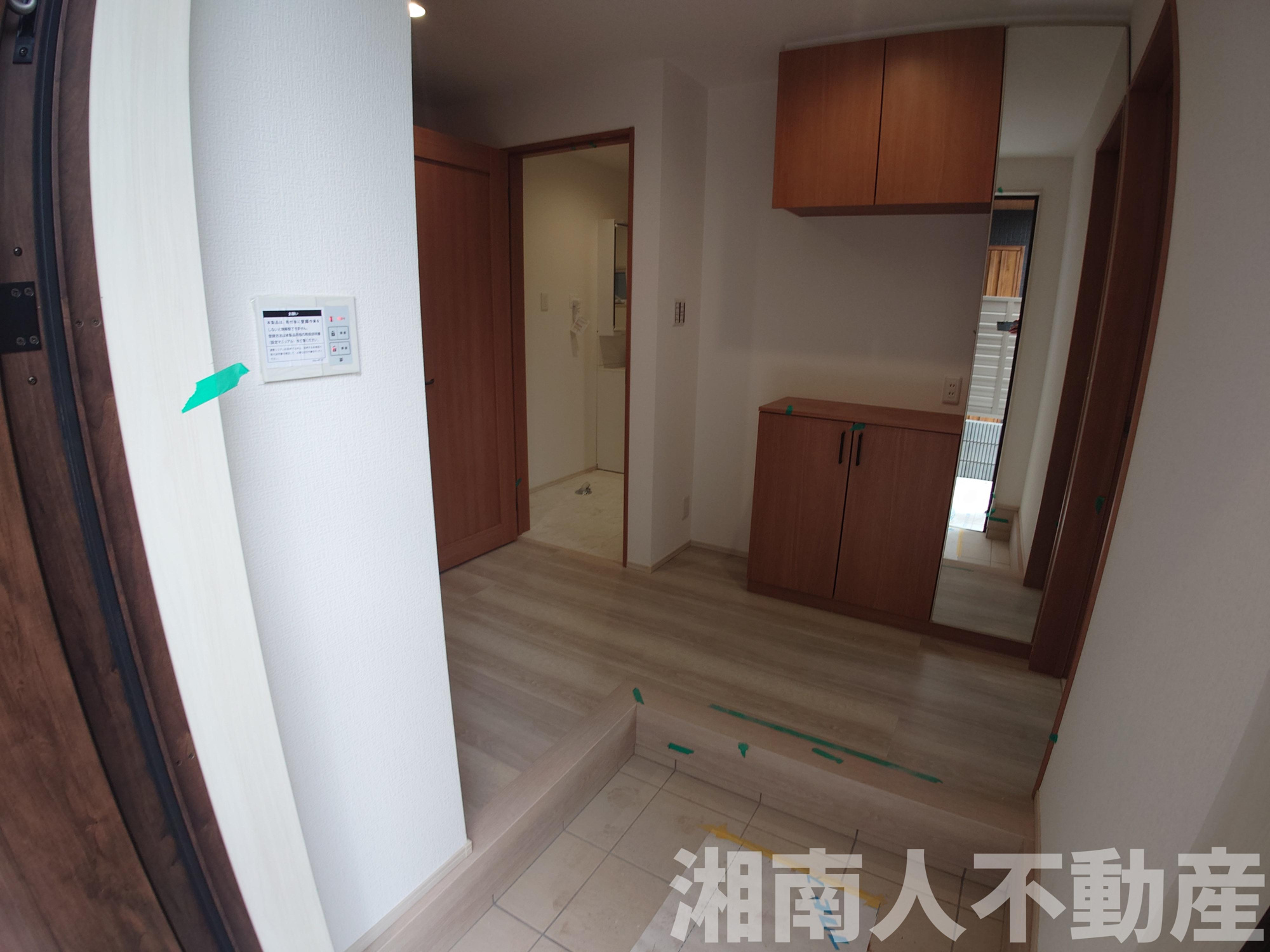 平塚市高根１丁目１８－１８新築戸建ての玄関|ゆったりとした玄関です