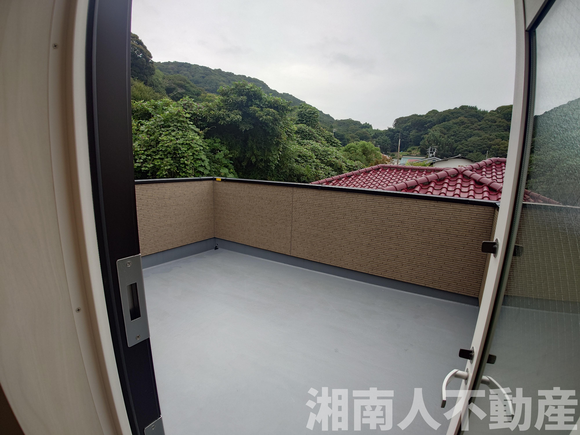 平塚市高根１丁目１８－１８新築戸建てのバルコニー|開放的で明るい空間を演出してくれるバルコニーです