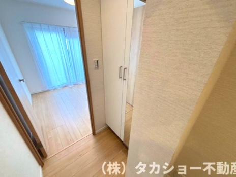 高洲三丁目住宅　19号棟の内装|明るい室内です