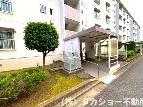 高洲三丁目住宅　19号棟のエントランス|落ち着いたエントランスです
