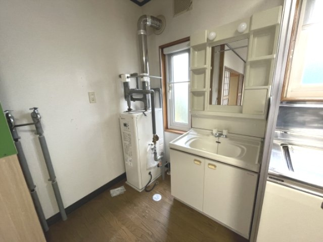 登別市富士町6丁目24-2　中古住宅の洗面所