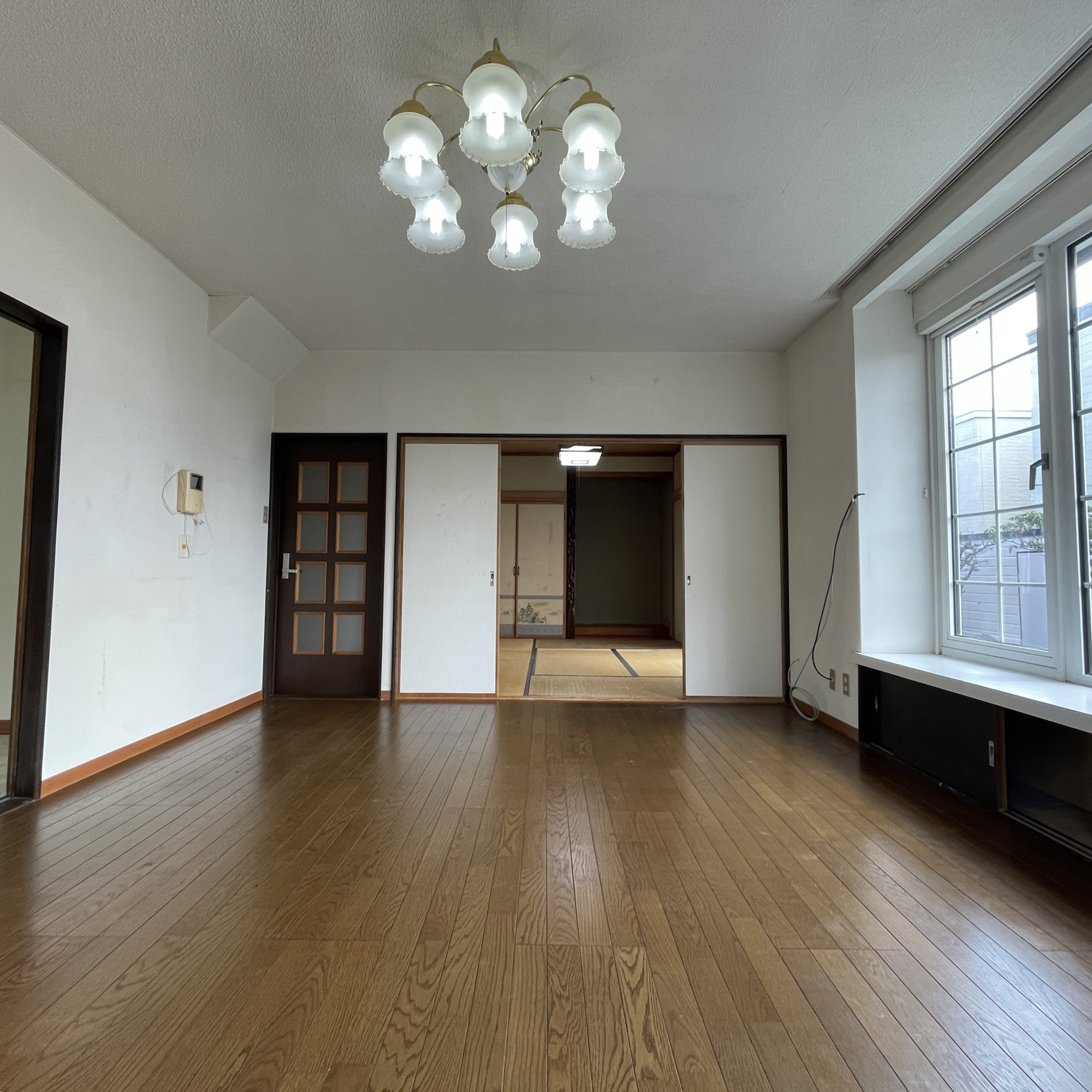 室蘭市白鳥台１丁目30-20　中古住宅の居間・リビング