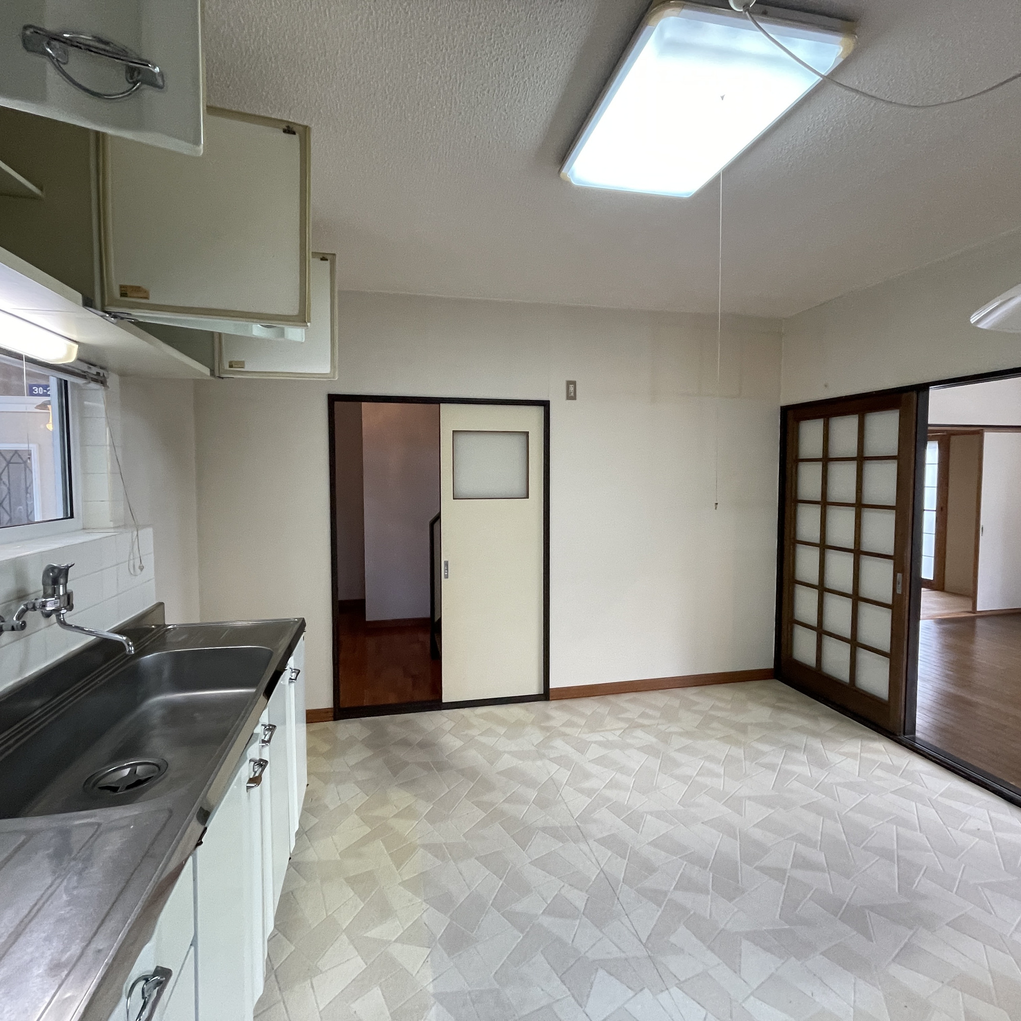 室蘭市白鳥台１丁目30-20　中古住宅のキッチン