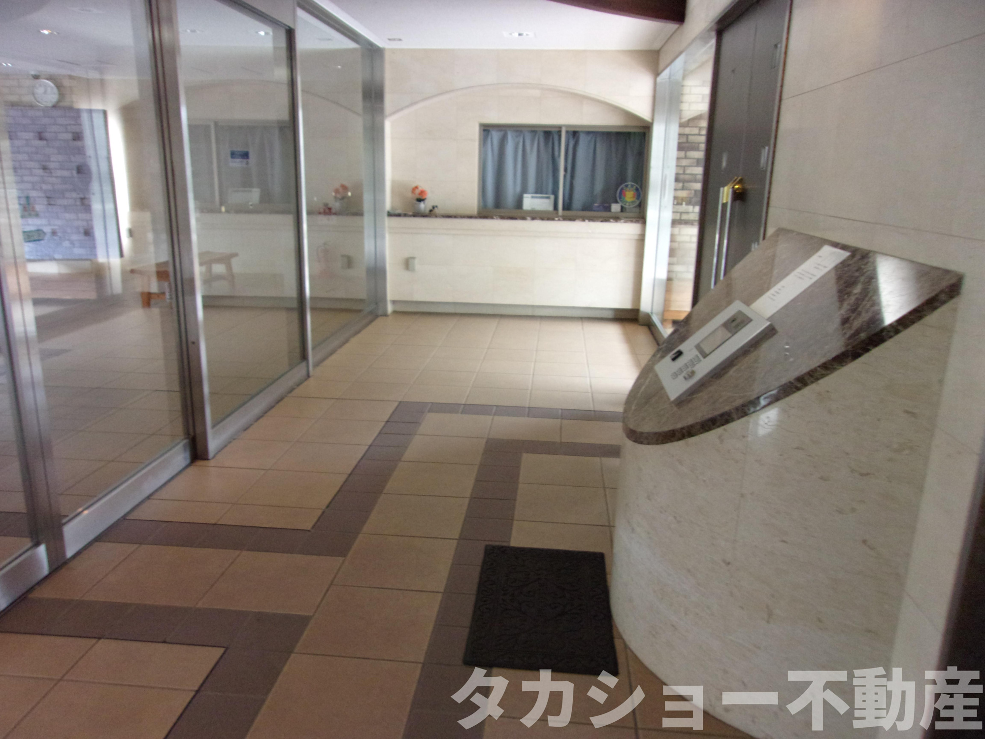 ゼファー検見川浜リバテージのエントランス