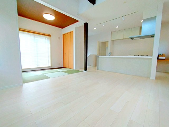 座間市相武台三丁目戸建②の居間・リビング|ゆったり過ごせるリビングです