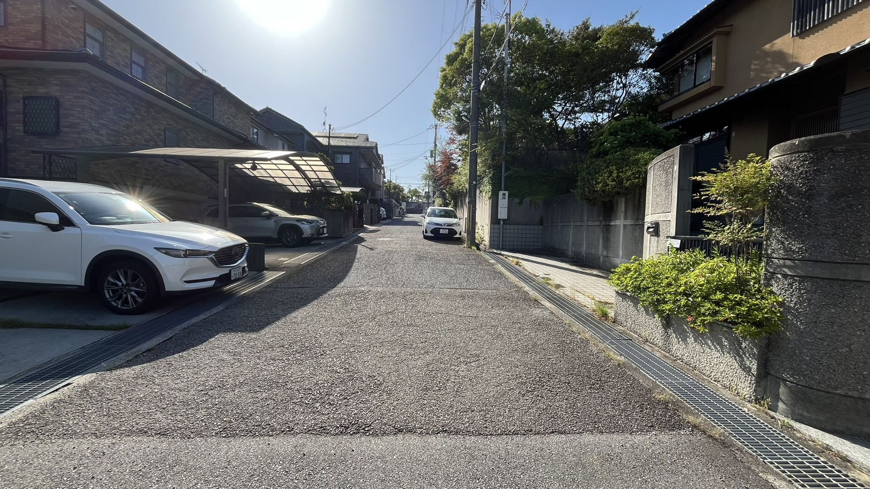 神戸市北区藤原台北町２丁目　戸建住宅の前面道路含む現地写真