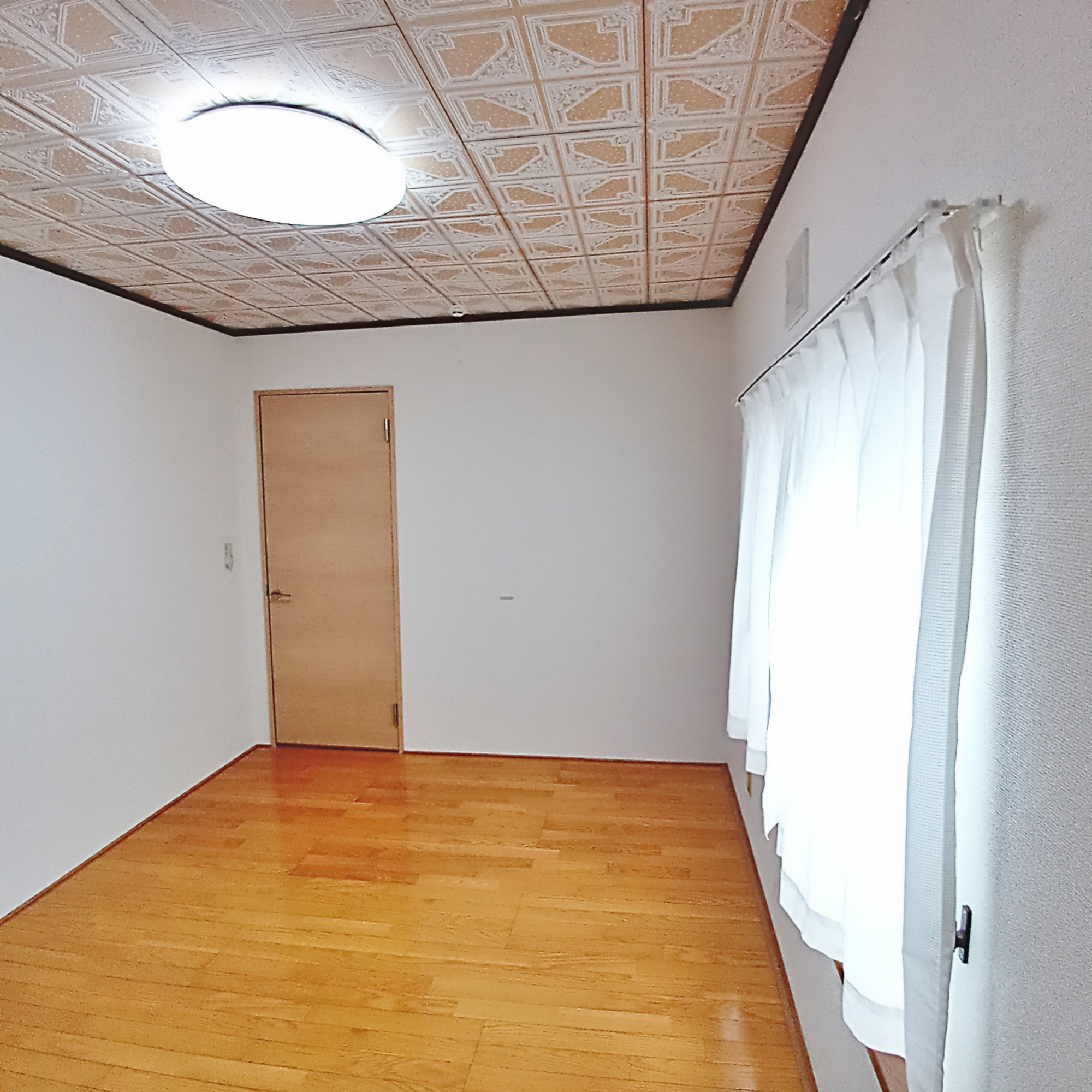 室蘭市東町2丁目19-1　中古住宅の玄関