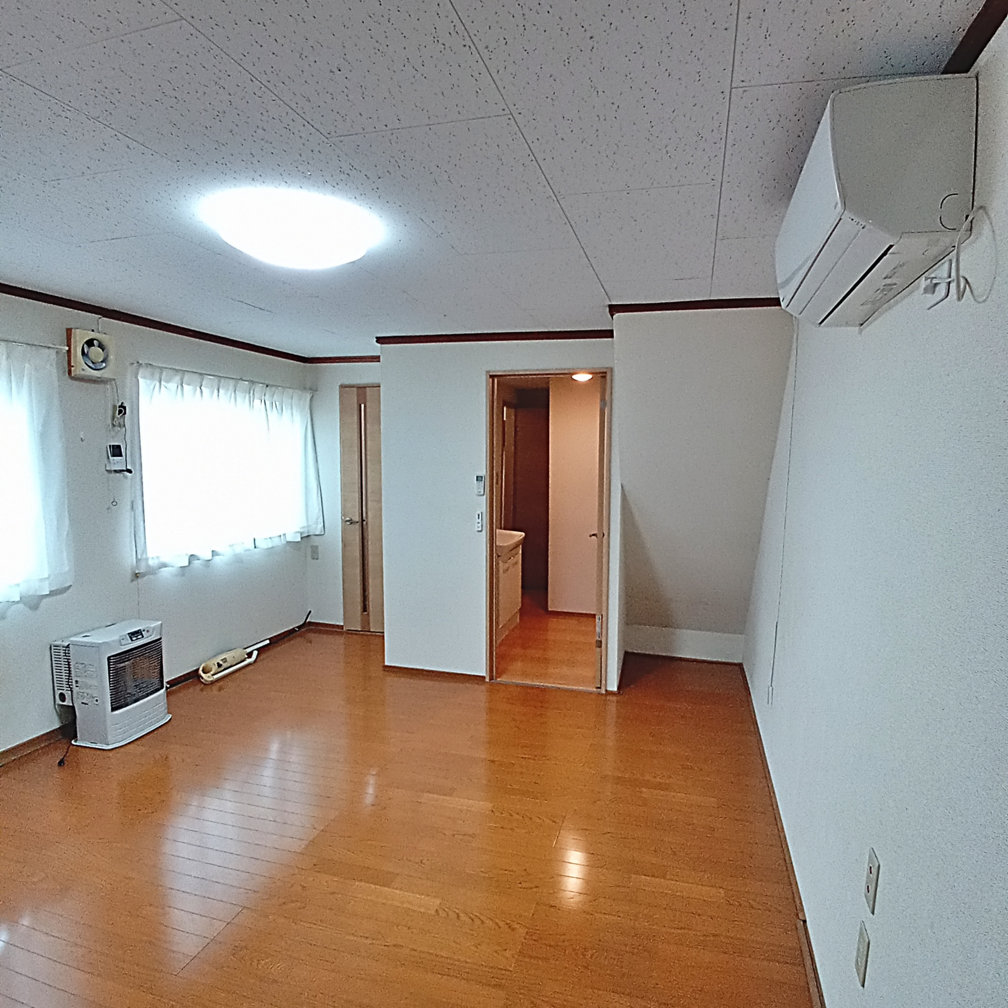室蘭市東町2丁目19-1　中古住宅の居間・リビング