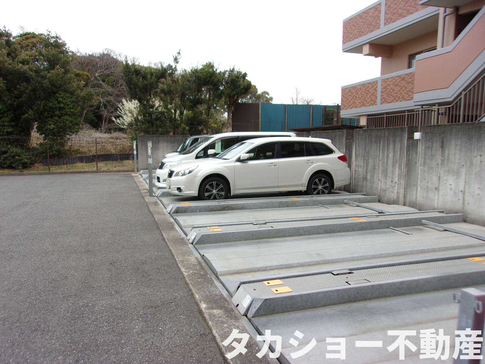 サンクレイドル八幡宿の駐車場|駐車スペースもあります