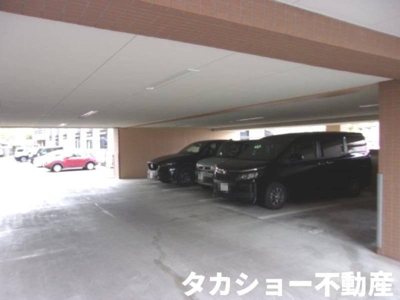 サンクレイドル八幡宿の駐車場|車をお持ちの方に嬉しい駐車場付きの物件です