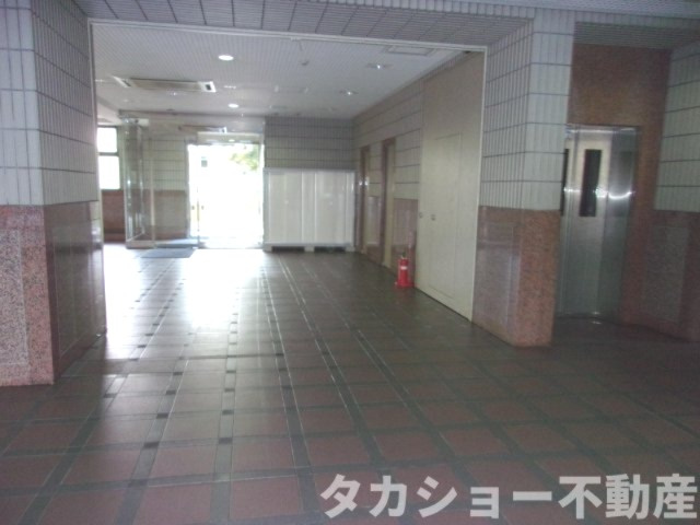 ライオンズプラザ稲毛海岸のエントランス|建物の内部です