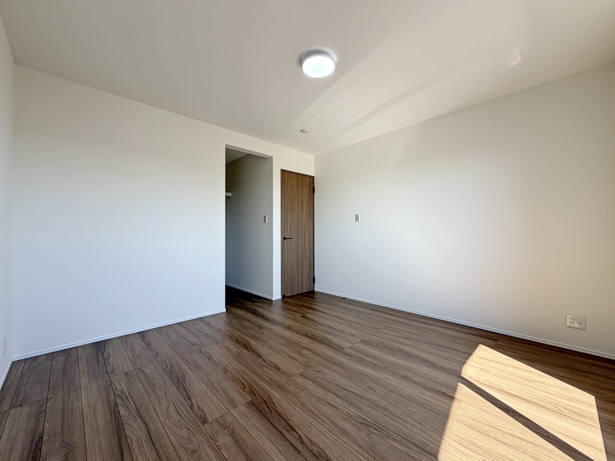 【一宮市三ツ井 限定1邸】ワイド間口×長期優良住宅の洋室|南西側洋室（主寝室）